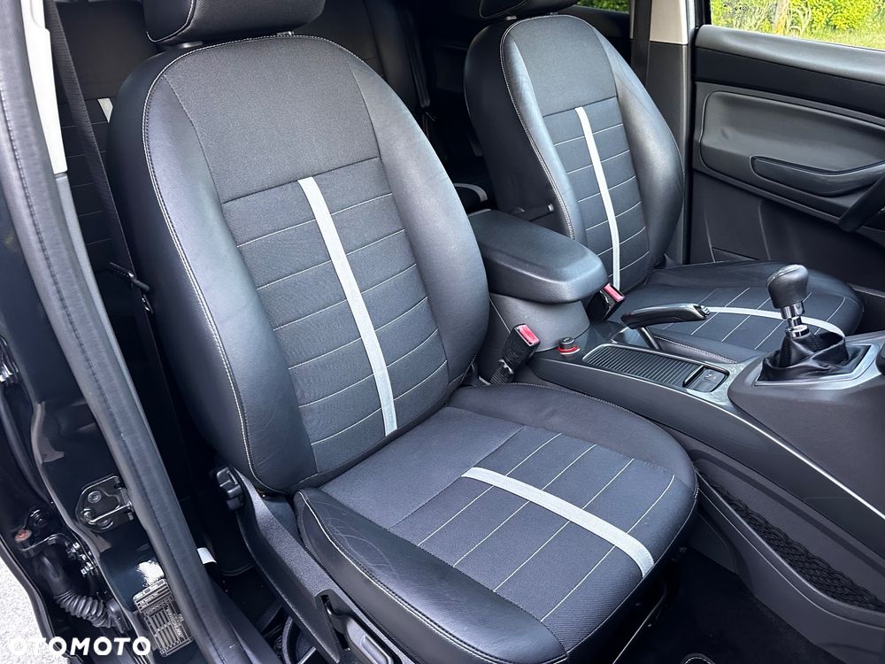 Ford Kuga 2.0 TDCi 2x4 Titanium - 34