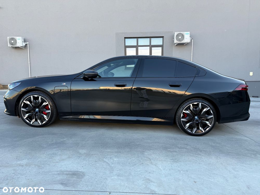 BMW Seria 5 550e xDrive PHEV M Sport - 3