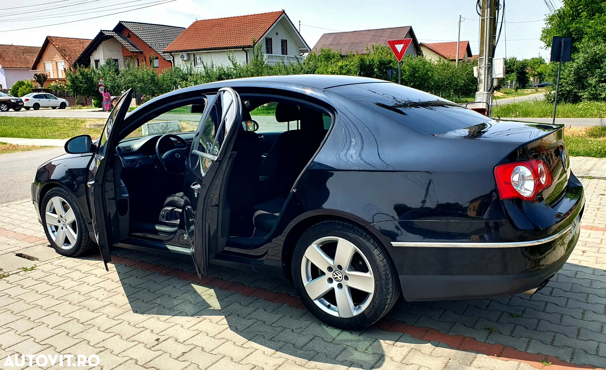 Volkswagen Passat 2.0 TDI BlueMotion Tehnology DSG Highline - 13