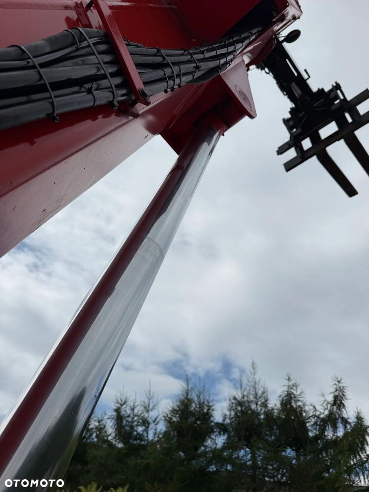 Manitou MRT2150+PRIVILEGE Ładowarka teleskopowa 4x4 ROTO 21metrów. 5 ton udźwig. Bez AdBLUE bez DPF. Maszyna jak Nowa z Norwegii 5300 mtg. 2015 rok. Obrót pełny. Zero luzów wycieków. Zadbana maszyna z Fermy Norweskiej. Silnik 160 Km. AUTEC zdalne sterowanie. Ani deka luzów czy wycieków. Opony jak Nowe. Pełny Oryginał. Niski przebieg. Stabilizatory. Zamki na tłokach. OKAZJA. Jest to model przystosowany do pracy z koszem. - 23