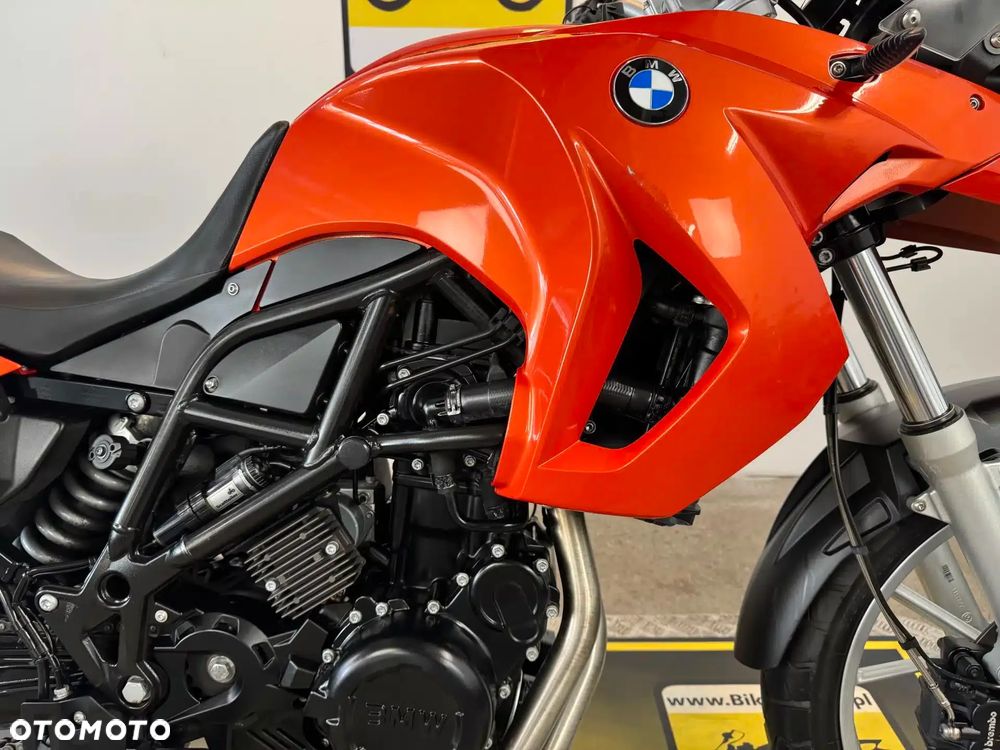 BMW F - 12