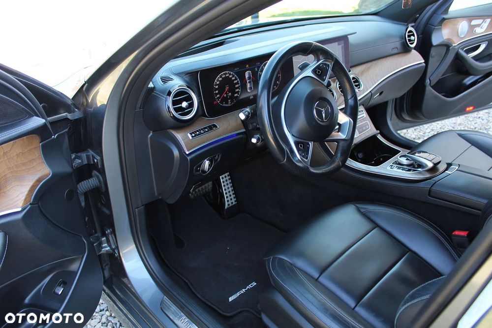 Mercedes-Benz Klasa E 400 4Matic 9G-TRONIC Exclusive - 13