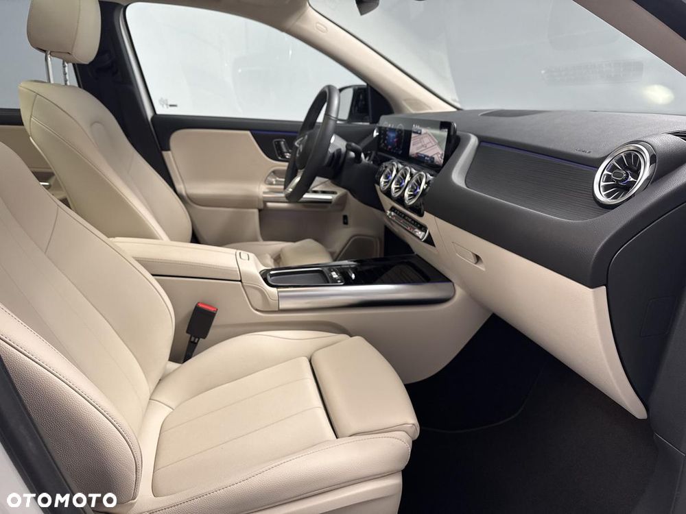 Mercedes-Benz GLA 200 Progressive - 25