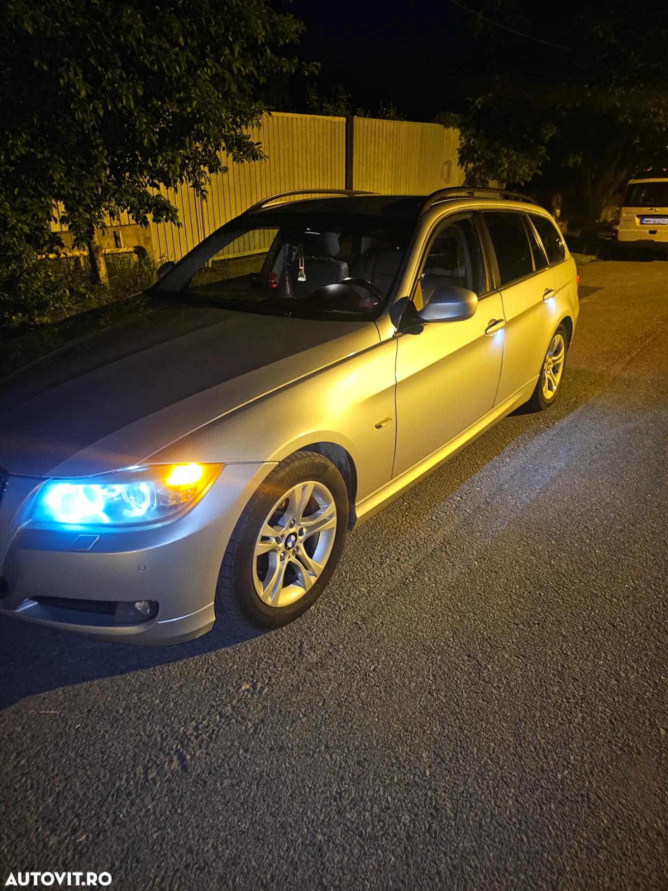 BMW Seria 3 318d DPF Touring Aut. Edition Sport - 2