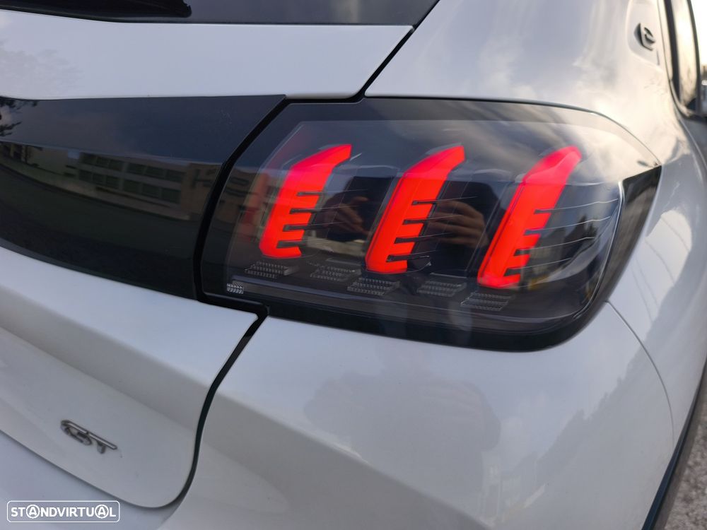 Peugeot e-208 GT+ - 22