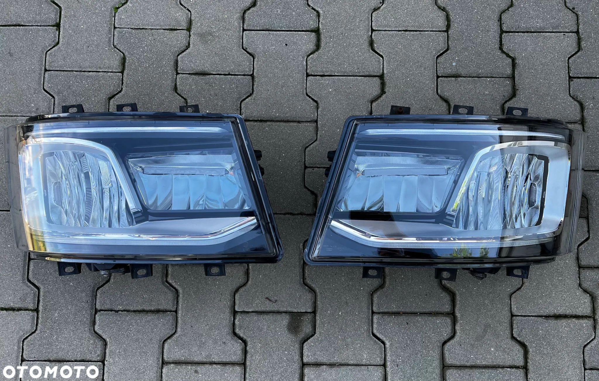 LAMPA REFLEKTOR SCANIA LED R S 2674390 2674391 - 1