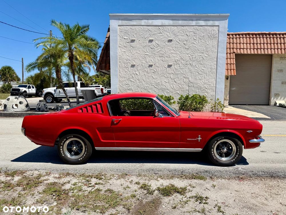 Ford Mustang - 7
