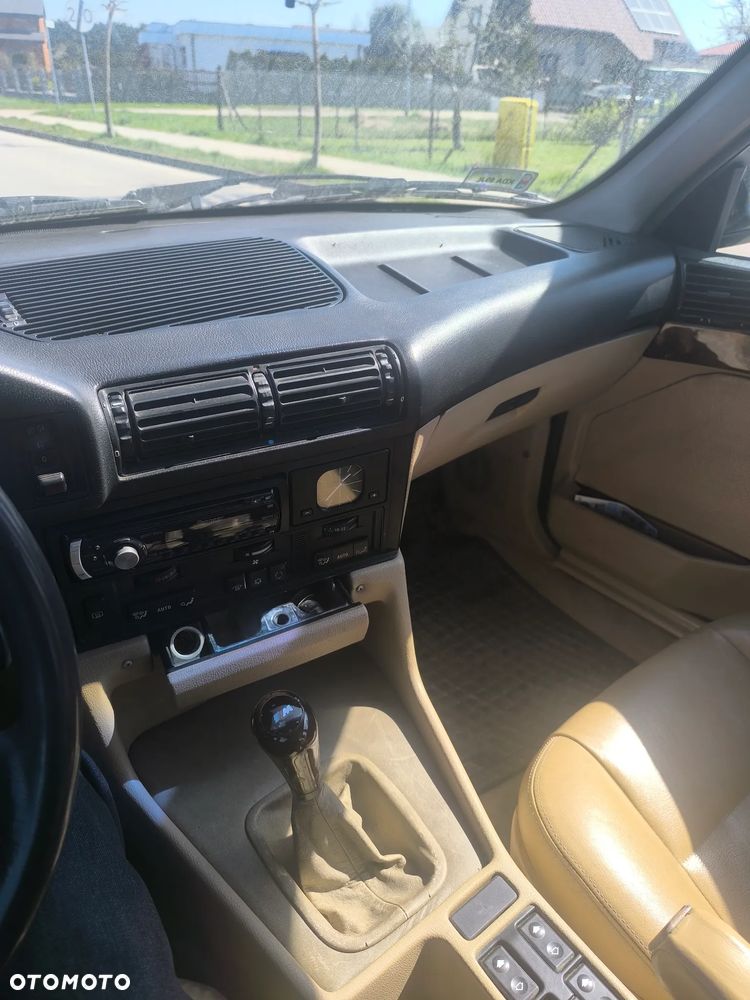 BMW Seria 5 520i - 8