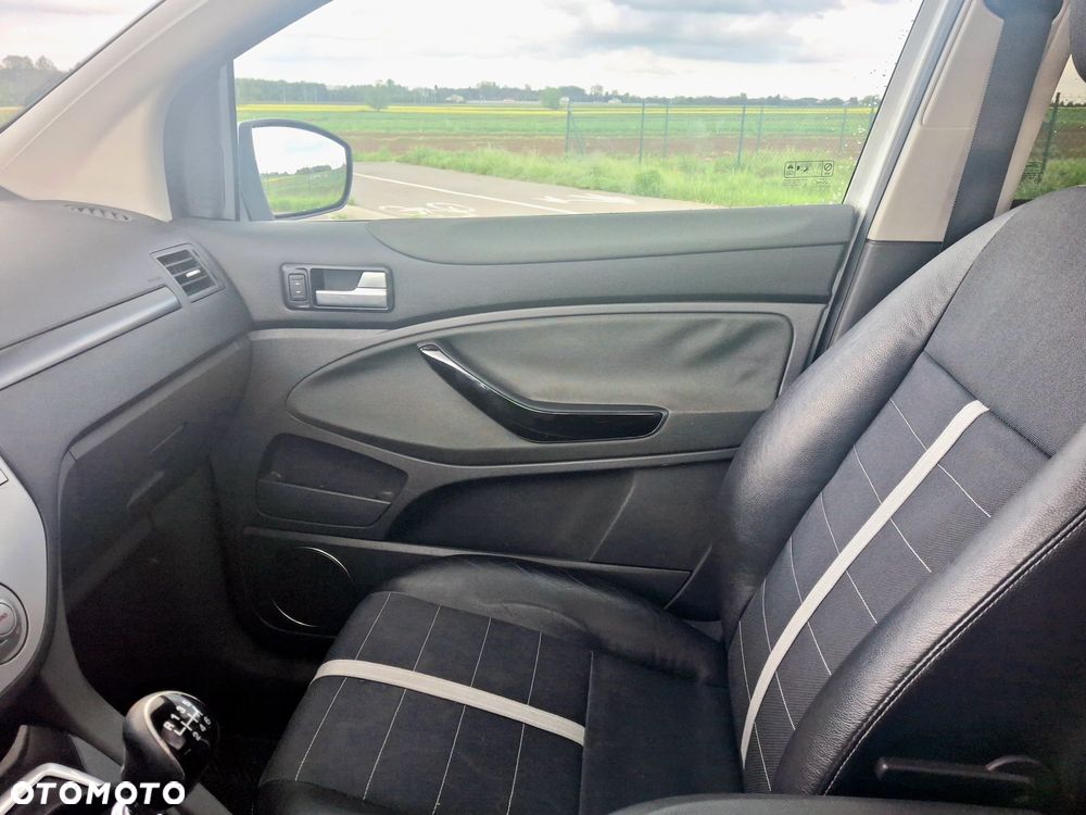 Ford Kuga 2.0 TDCi 4x4 Titanium - 16