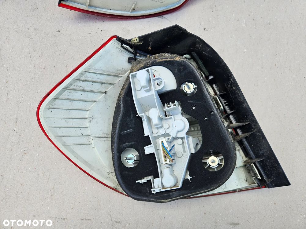 BMW 1 I E81 E87 lampa tył tylna  prawa lewa - 16