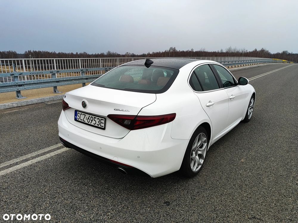 Alfa Romeo Giulia 2.0 Turbo 16V AT8-Q4 Ti - 6