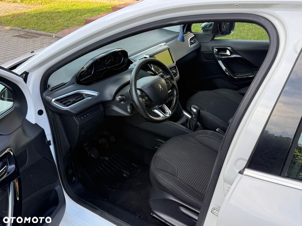Peugeot 208 1.6 BlueHDi Allure S&S - 12