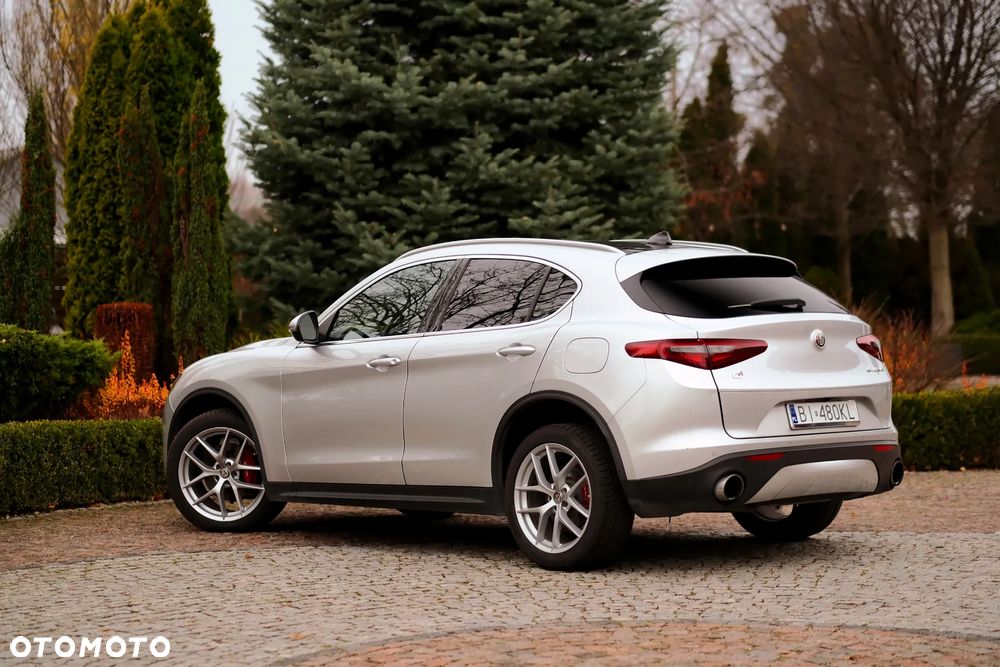 Alfa Romeo Stelvio - 16