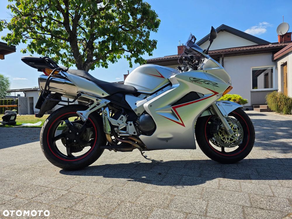 Honda VFR - 12