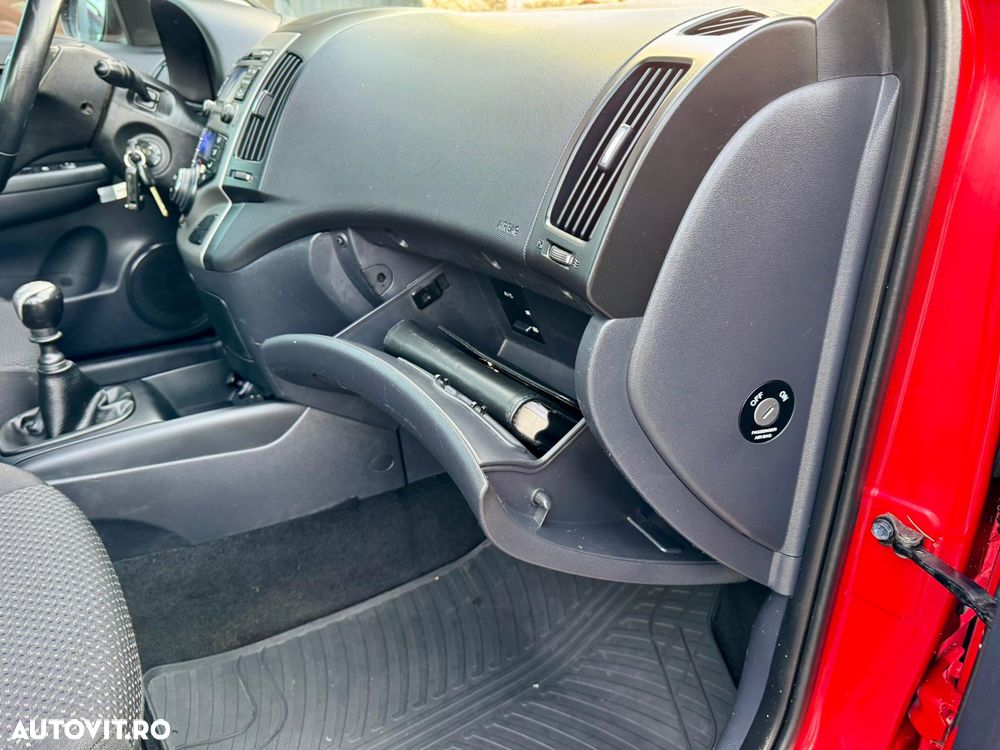 Hyundai i30 i30cw 1.4 blue Comfort - 16