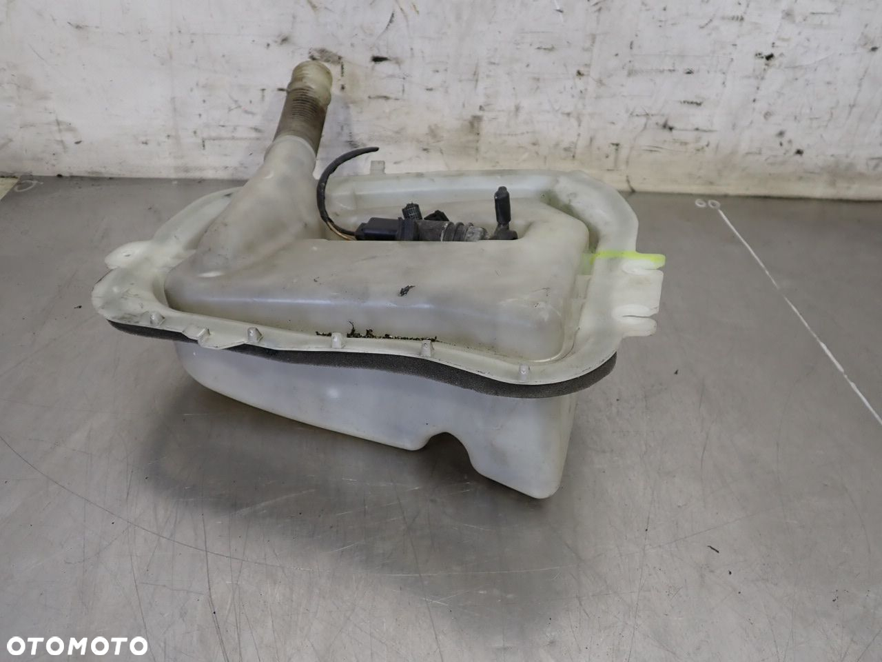 ZBIORNICZEK SPRYSKIWACZY TYŁ BMW E46 1.9 61688374557 - 3
