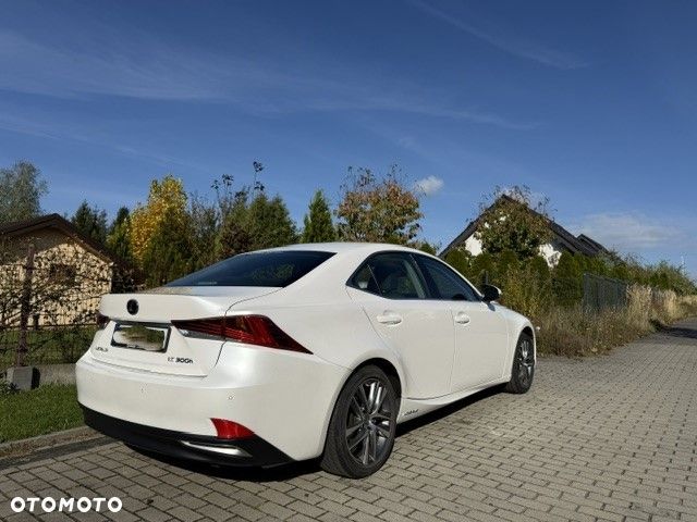 Lexus Is 2020 photo 4