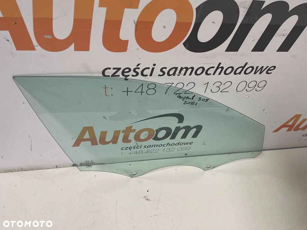Szyba drzwi przód prawa strona Peugeot 308  22r - 1