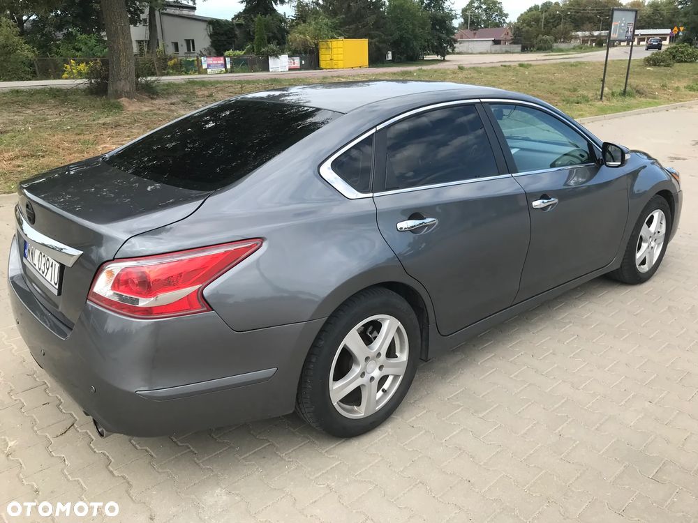 Nissan Altima - 8