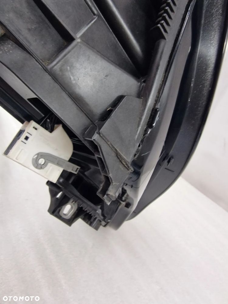 MERCEDES GLA W156 ŁADNA PRAWA LAMPA PRZEDNIA PRZÓD BI-XENON + USZCZELKA ( RAMKA ) , NR A1569063200 , NR AUKCJI LA598 - 18