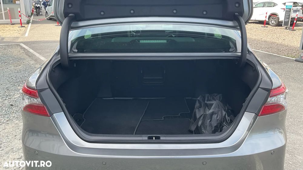 Toyota Camry 2.5 Exclusive - 12