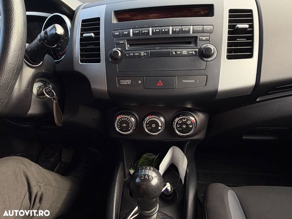 Mitsubishi Outlander - 17
