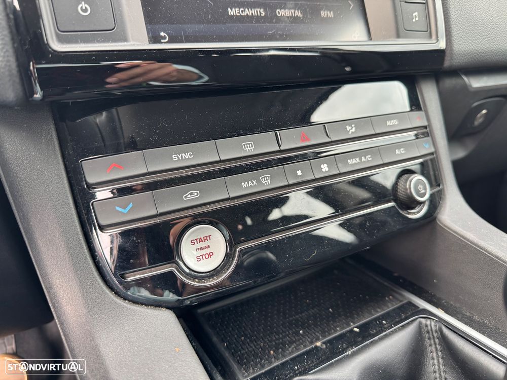 Jaguar F-Pace 2.0 i4D Pure - 21