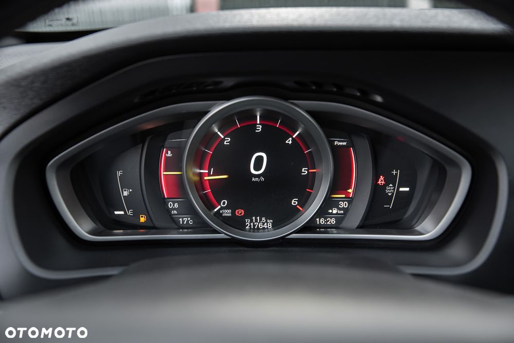 Volvo V40 D2 Drive-E R-Design Kinetic - 24