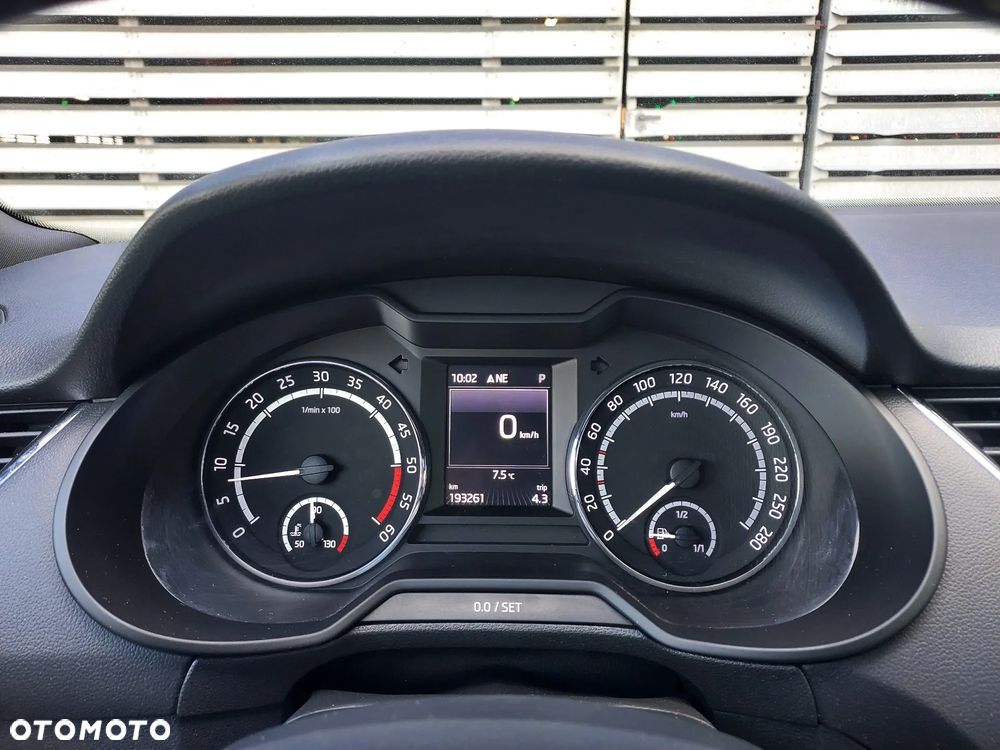 Skoda Octavia 2.0 TDI DSG RS - 33