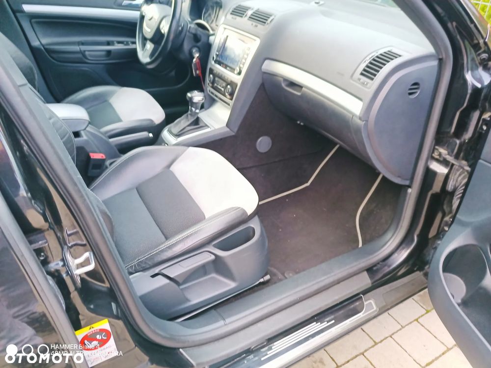 Skoda Octavia Combi 2.0 TDI CR DPF DSG RS - 29