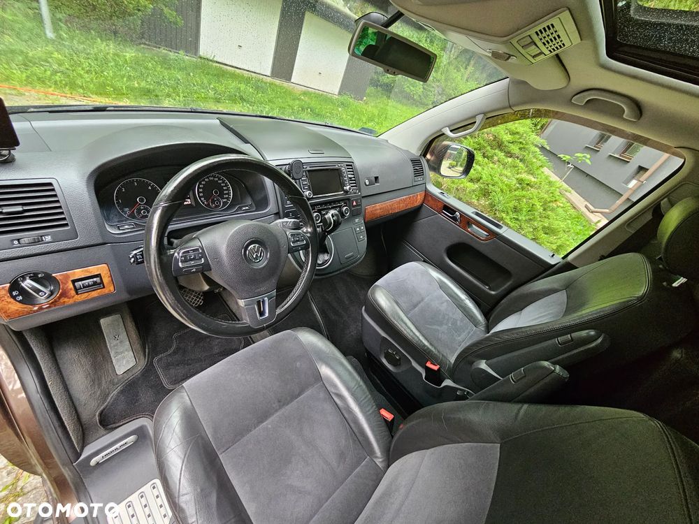 Volkswagen Multivan - 11