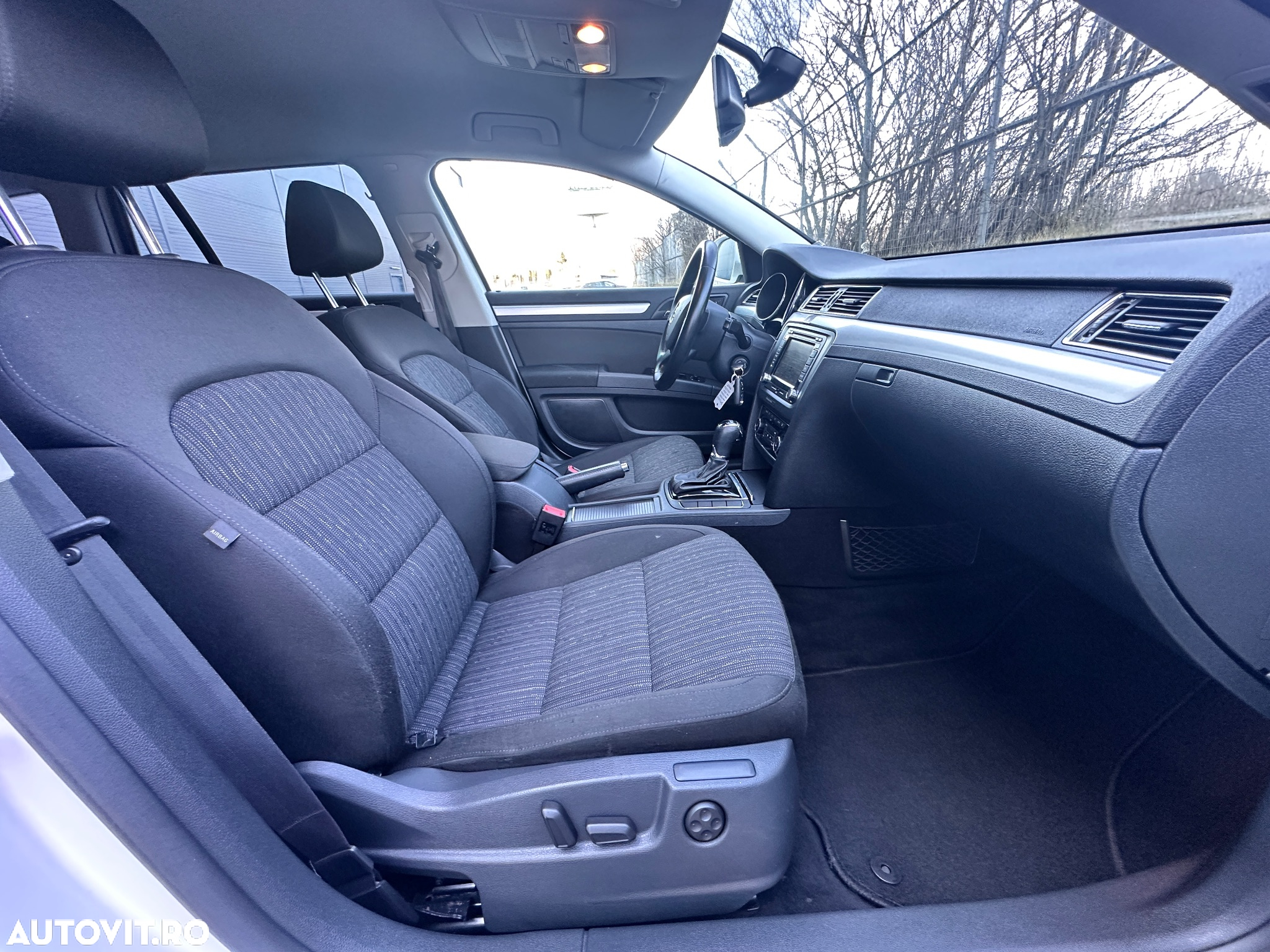 Skoda Superb Combi 2.0 TDI DSG Ambition - 29