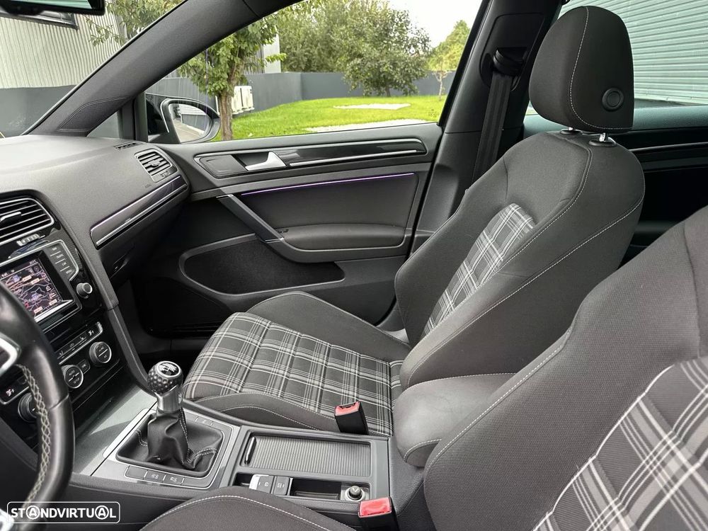 VW Golf 2.0 TDI GTD - 47