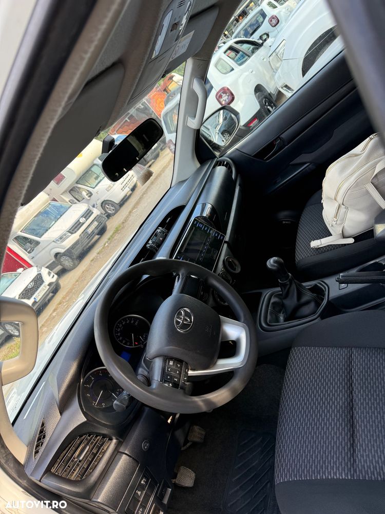 Toyota Hilux 4x4 Double Cab M/T Style - 32