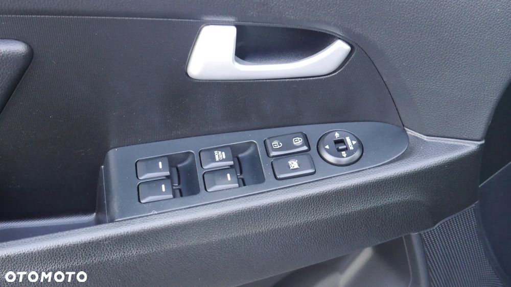 Kia Sportage 1.7 CRDI 2WD Dream-Team Edition - 24