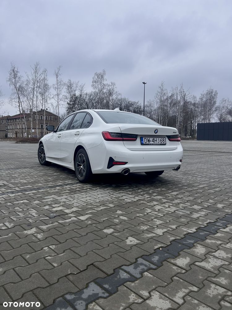 BMW Seria 3 318i - 4