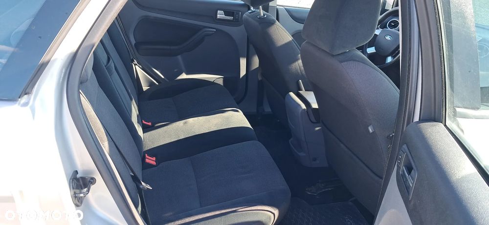 Ford Focus 1.6 TDCi Ghia - 10