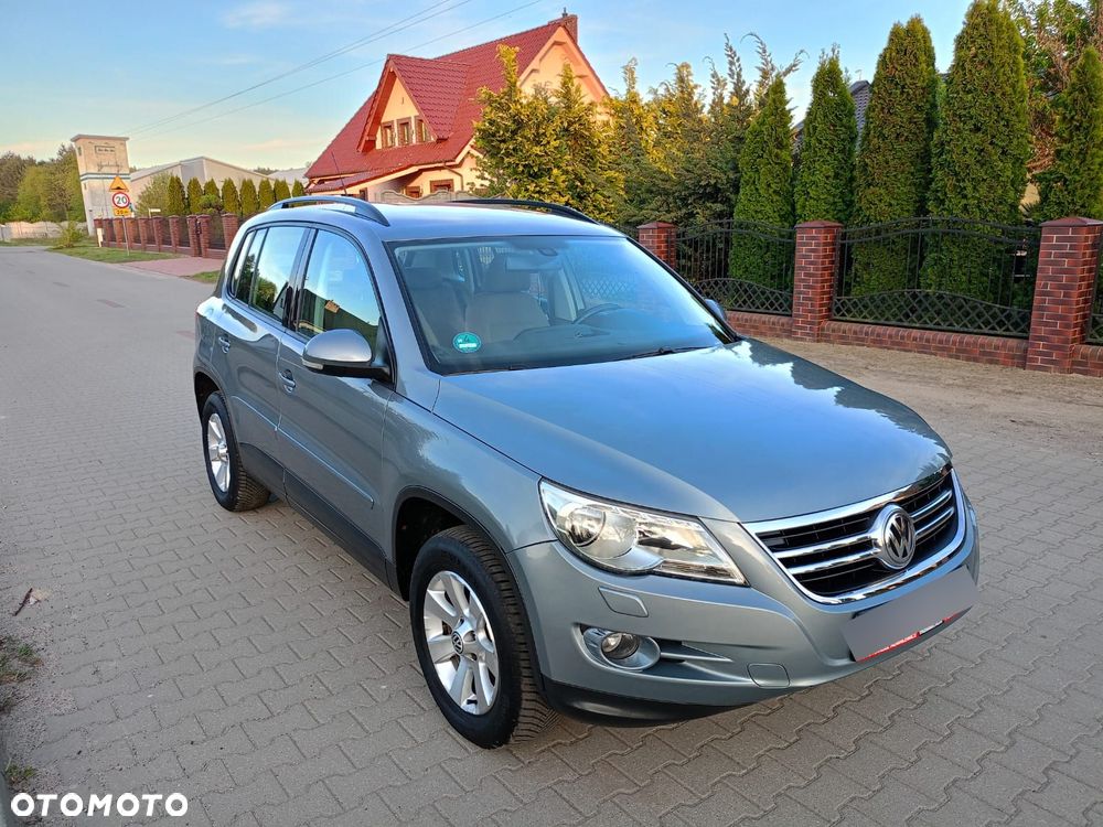 Volkswagen Tiguan - 1