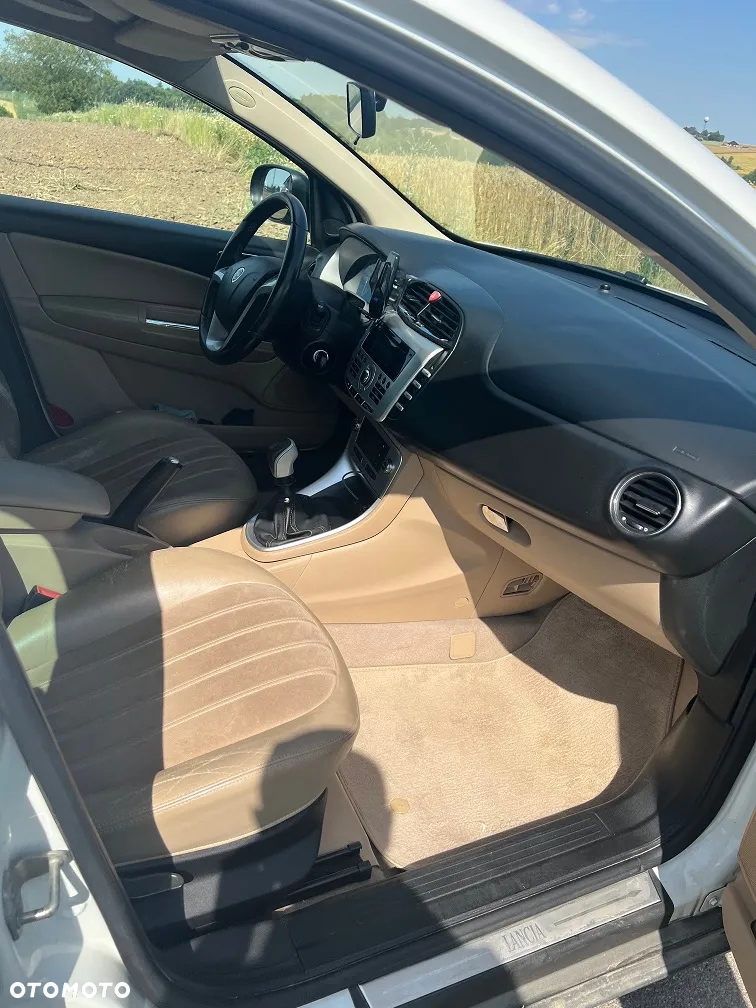Lancia Delta 1.6 MultiJet 16v Silver - 9