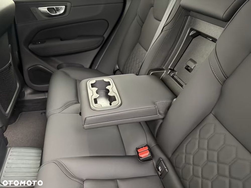 Volvo XC 60 T6 Plug-In Hybrid AWD Plus Bright - 11