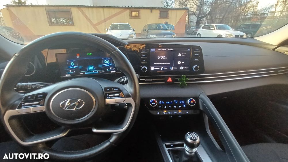 Hyundai Elantra 1.6 l 123 CP 6MT Highway - 12