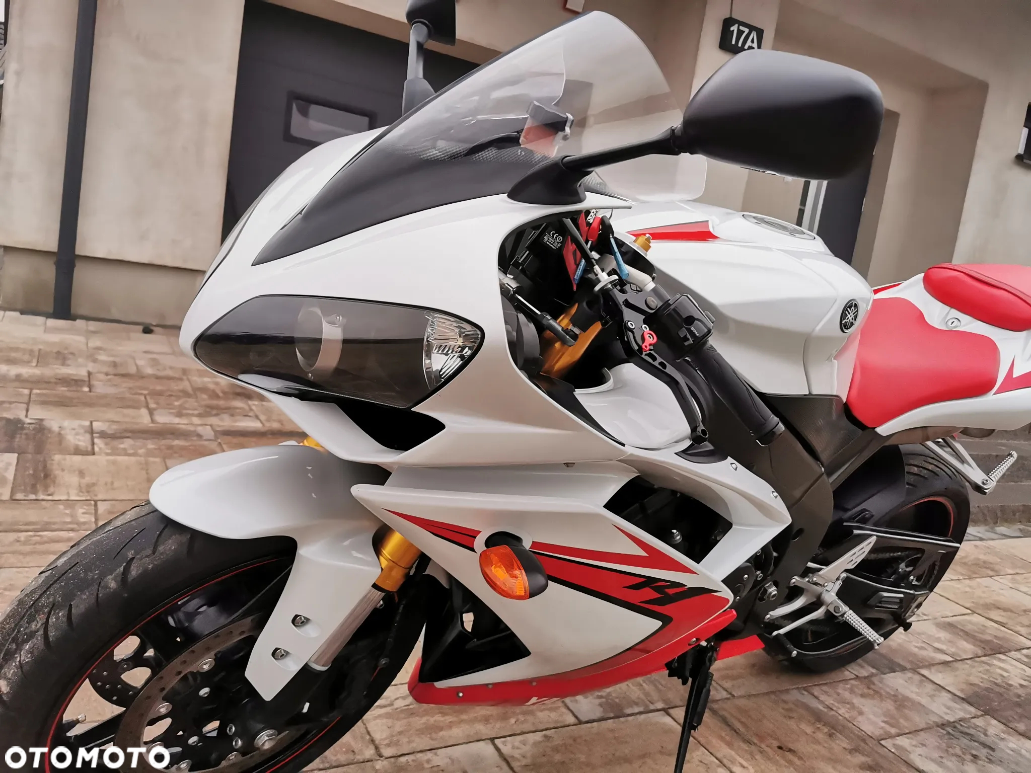Yamaha R1 - 14