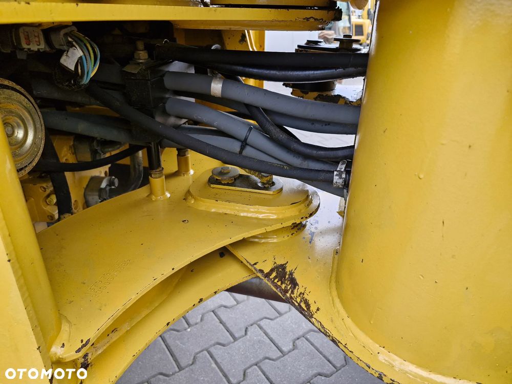 Caterpillar 906 - 12