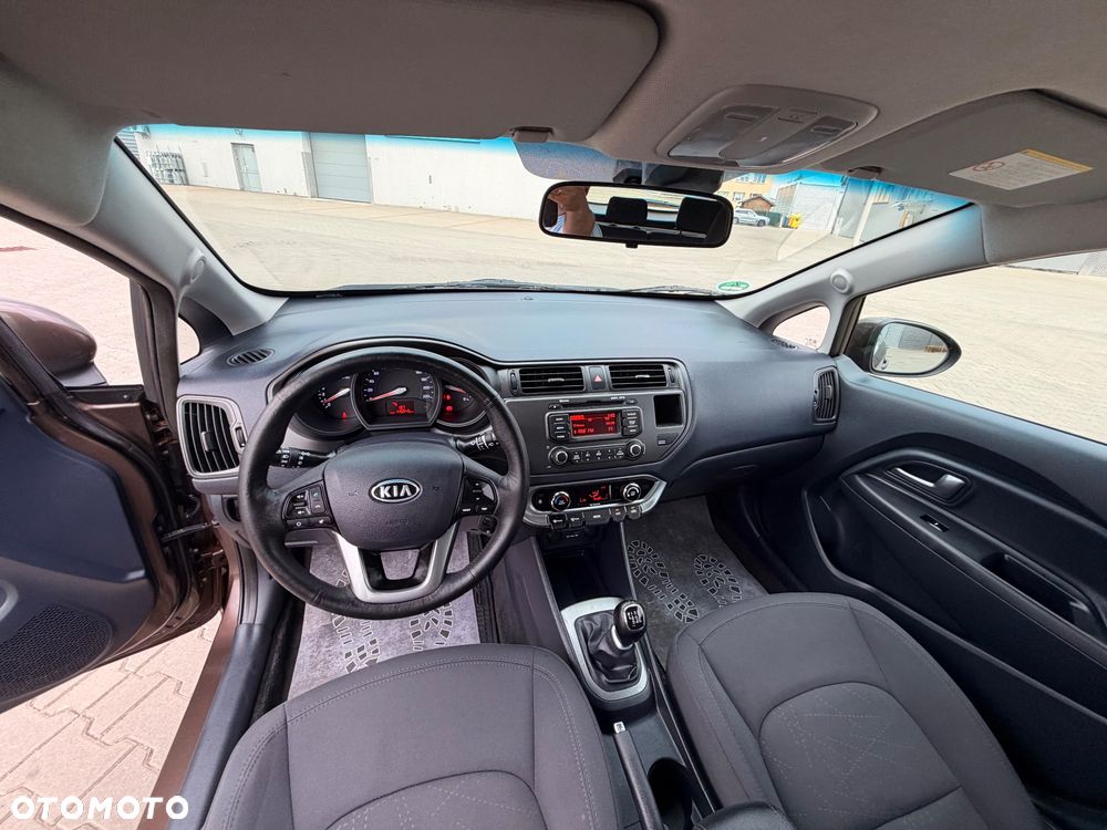 Kia Rio 1.4 Dream Team Edition - 16