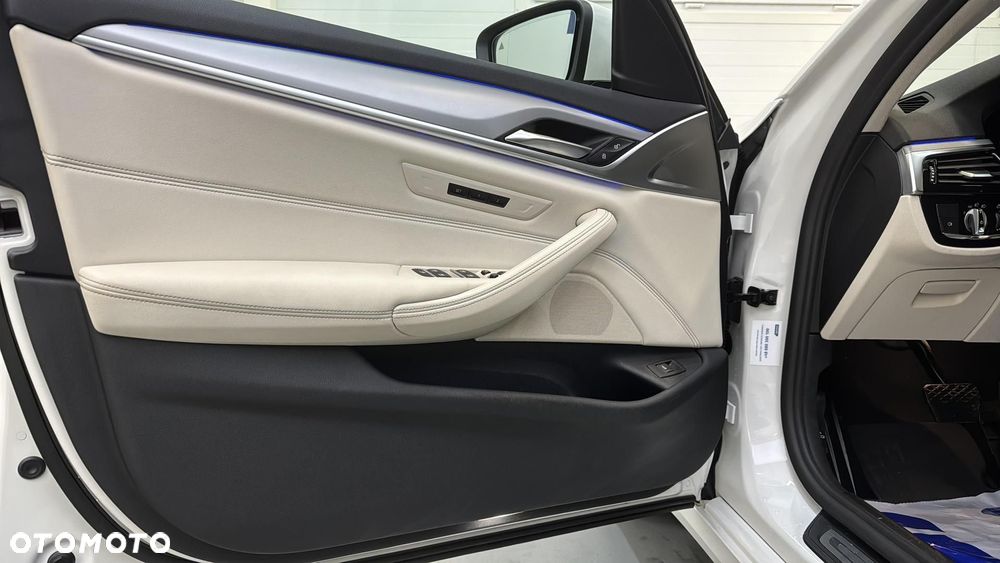 BMW Seria 5 520d xDrive - 12