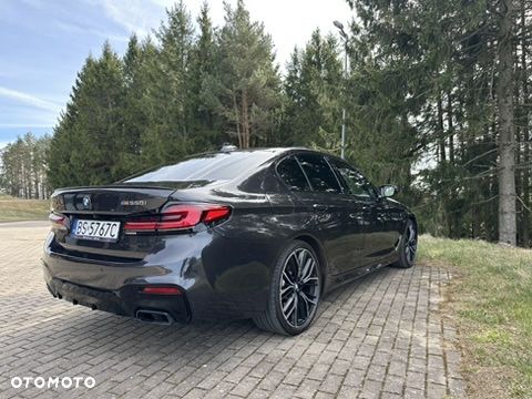 BMW Seria 5 M550i xDrive sport - 32