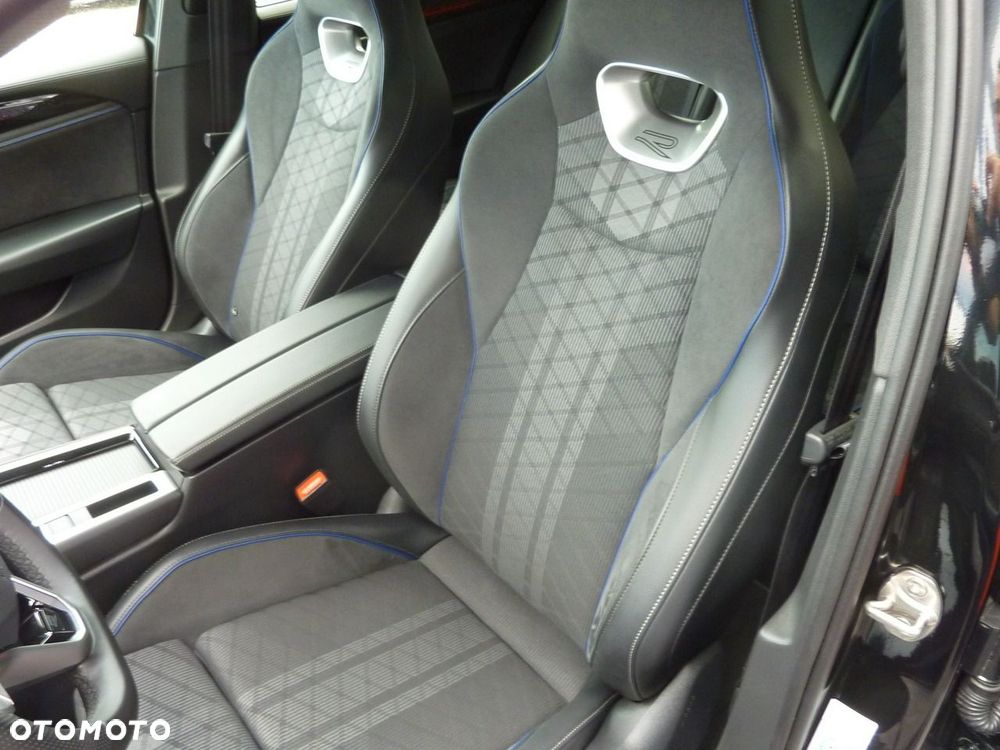 Volkswagen Passat - 10