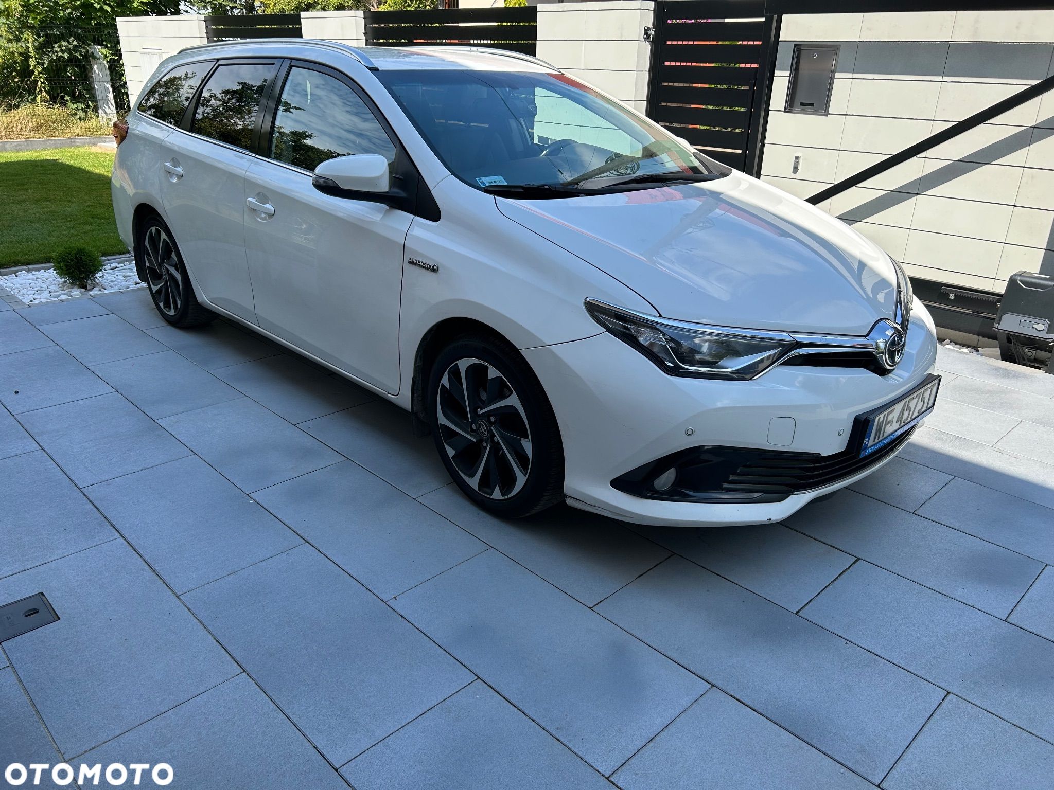 Toyota Auris Hybrid 135 Comfort - 1