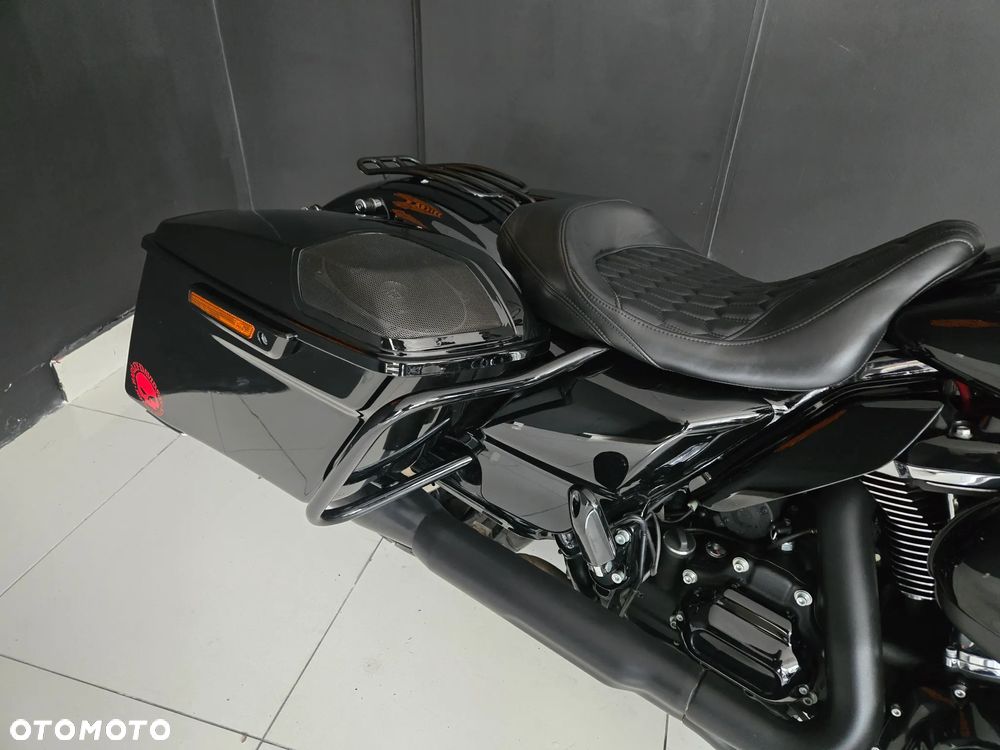 Harley-Davidson Touring Road Glide - 11
