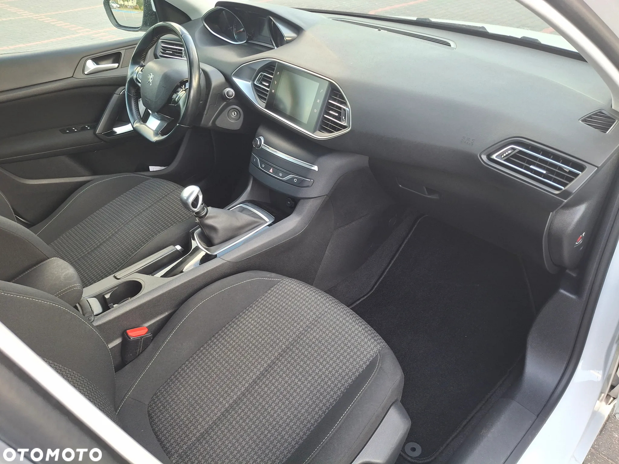 Peugeot 308 - 8